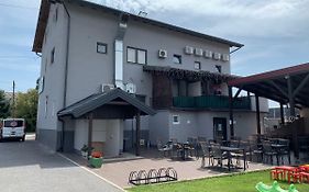 London Rooms Zagreb Airport